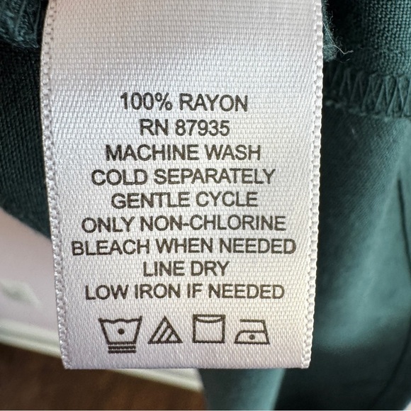 LOGO by Lori Goldstein Top size 26W Green Tunic Pockets - Picture 6 of 6